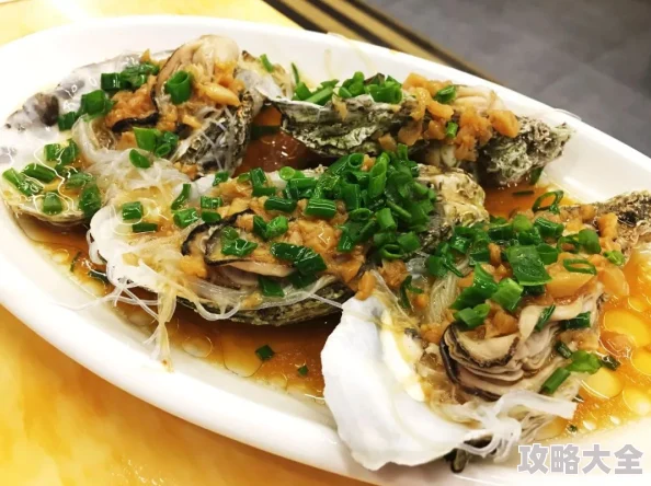 黑暗料理新宠：蒜蓉蒸象拔蚌配鲜蘑菇，解锁网红海鲜美味做法详解