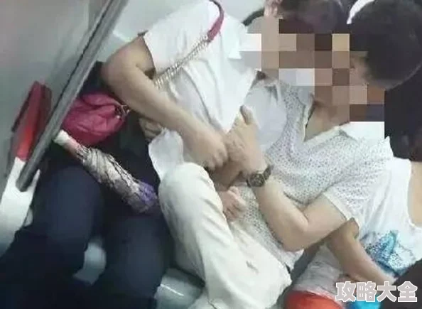 男女亲吻摸胸视频流出网络引发关注